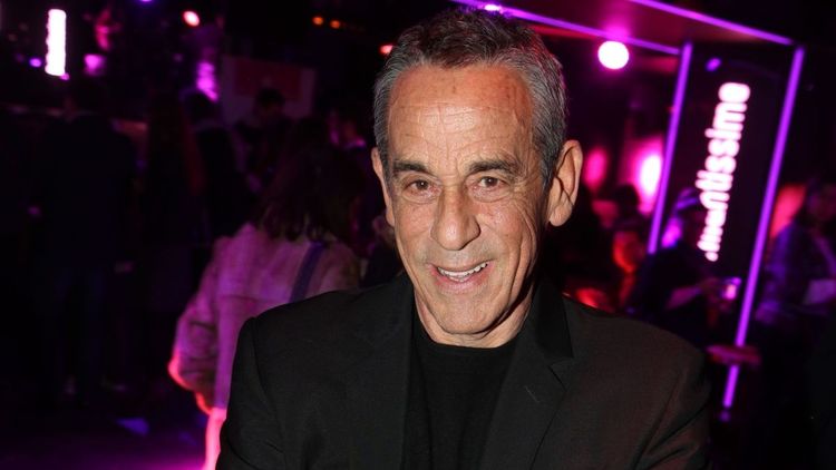 Thierry Ardisson : « Chers amis, chers ennemis, dernier bonsoir ! », l’ultime mise en scène mortuaire de l’homme en noir révélée
