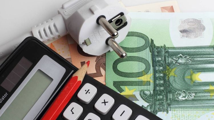 Electricité : les bons plans à saisir et les pièges à éviter avec la baisse du tarif réglementé d'EDF