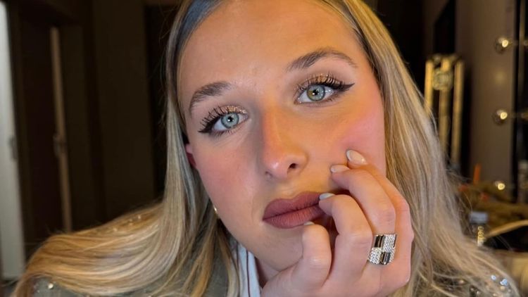 Héléna Bailly (NRJ Music Awards) : ce gros vent qu'elle a mis à un célèbre humoriste au moment de récupérer son prix, "non merci !"