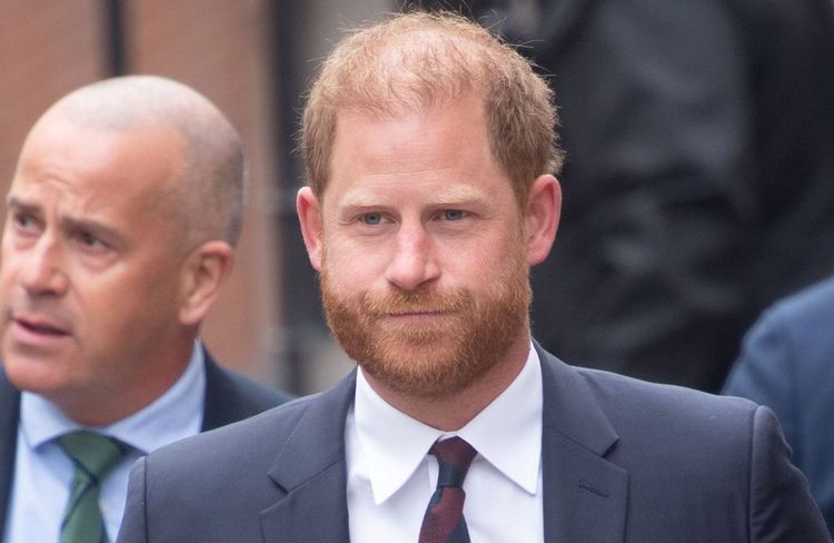 Le prince Harry souhaite une « réconciliation » avec la famille royale même si son père ne lui « parle plus »
