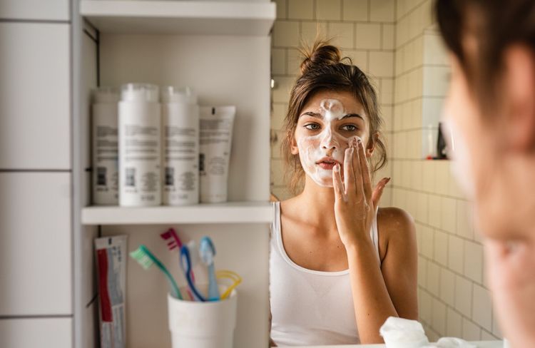 Skincare : les 3 actifs que les adolescents devraient éviter selon les dermatologues