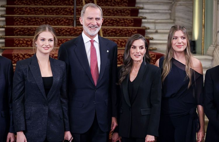 La reine Letizia et ses filles Leonor et Sofia brillent en looks noirs parfaitement coordonnés