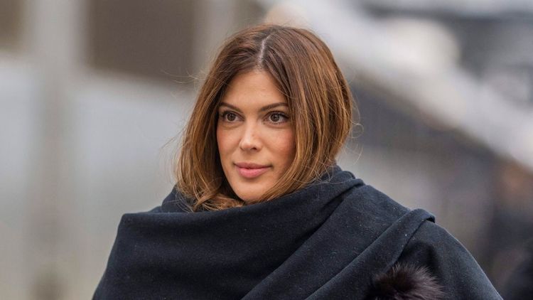 Iris Mittenaere met les points sur les i concernant ses dépenses controversées, "puisque l'argent est le nerf de la guerre"