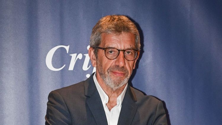 Michel Cymes nous ouvre les portes de sa maison secrète : un coin de paradis où "les gens sont tellement sympas"