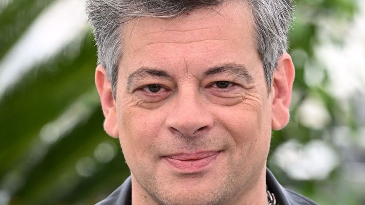 Benjamin Biolay cash sur ses opinions politiques qui ne plaisent pas à tout le monde : "Je m'en bats les...