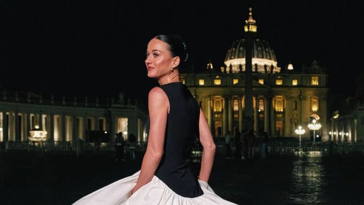 Accusée d'agression sexuelle par une actrice, Katy Perry fait une étrange réapparition à Rome comme si de rien n'était