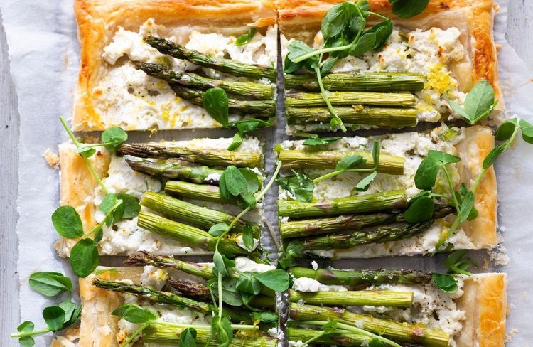 Voici la tarte ultra-croustillante feta asperges à tester ce printemps