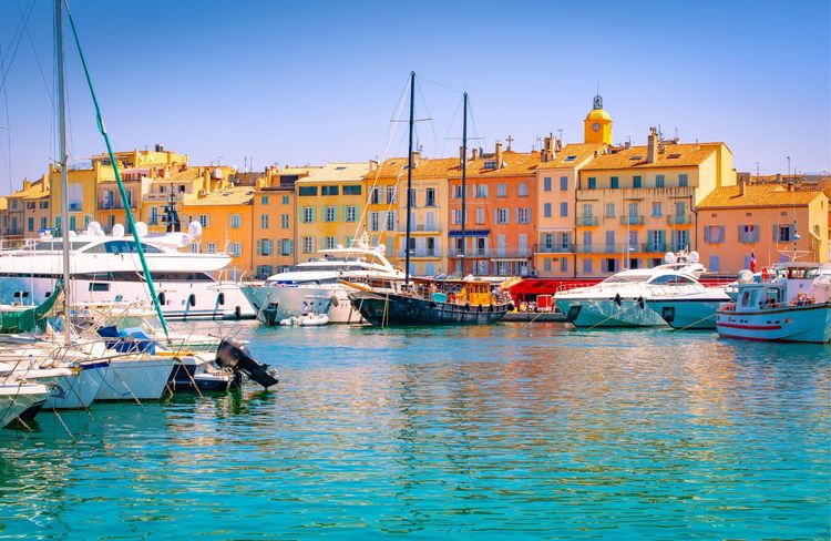 « White Lotus » : tournage hors période estivale, Festival de Cannes… les petits secrets de la saison 4 sur la Côte d'Azur