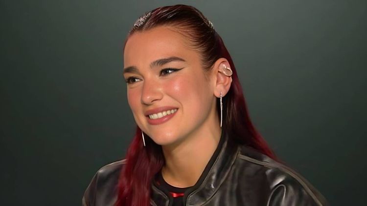 À 28 ans, Dua Lipa dévoile son avis très honnête sur la France : "Je trouve que les gens...