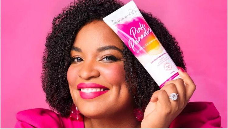Kelly Massol abandonnée par sa mère : sa belle revanche avec sa marque "Les Secrets de Loly" !