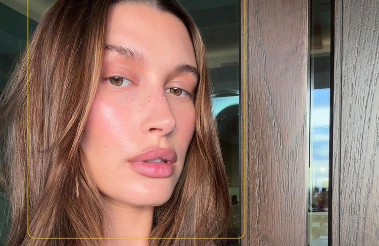 Hailey Bieber adopte la manucure parfaite pour le printemps