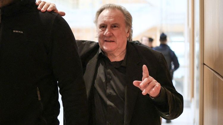 "Gérard Depardieu, c'est un déconneur" : son séjour XXL à Dubaï, entre virée en voiture de sport et cabrioles dans la piscine