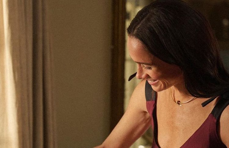 Avec cette petite robe rouge, Meghan Markle signe déjà le look star de nos soirées d'été
