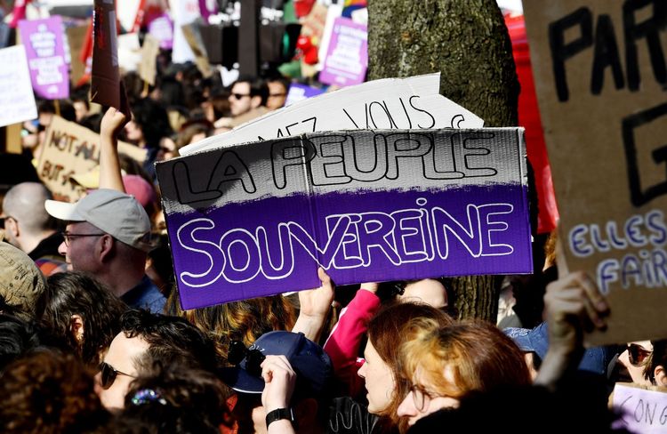 L'édito de ELLE : « Nous sommes féministes et enfantistes »