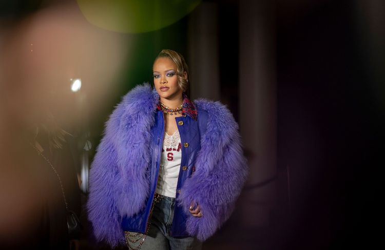 Cheveux : Rihanna succombe à une coupe courte plutôt inattendue