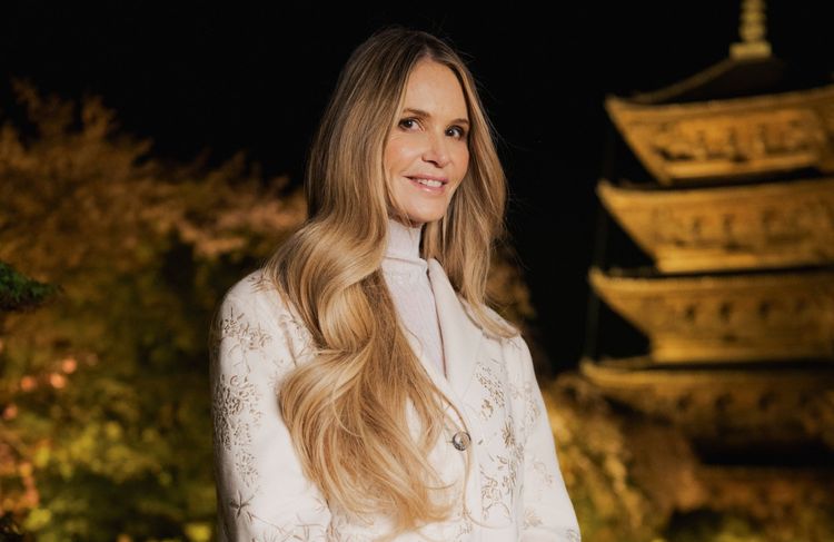 Elle Macpherson : «  Mon style ? Un mélange de mes voyages et des influences glanées sur la route »