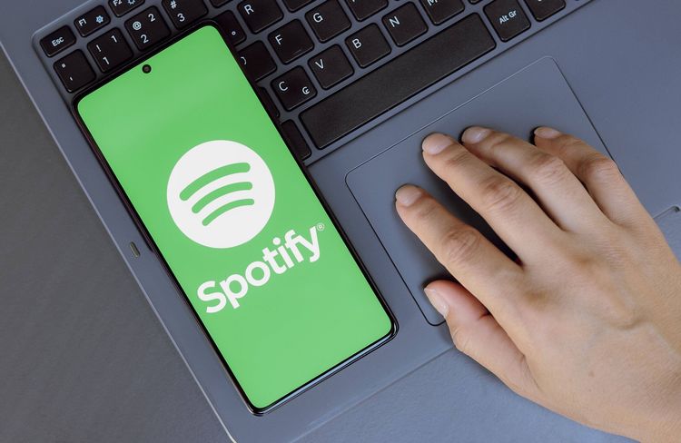 Voici qui devient la chanteuse française la plus écoutée sur Spotify (ce n'est plus Aya Nakamura)