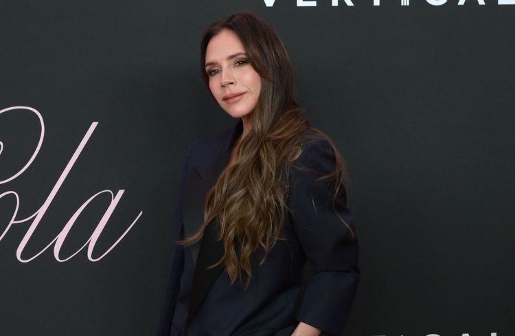 « Not Such an Innocent Girl » de Victoria Beckham atteint la première place des charts, 23 ans plus tard, sur fond de tensions entre Brooklyn et Nicola