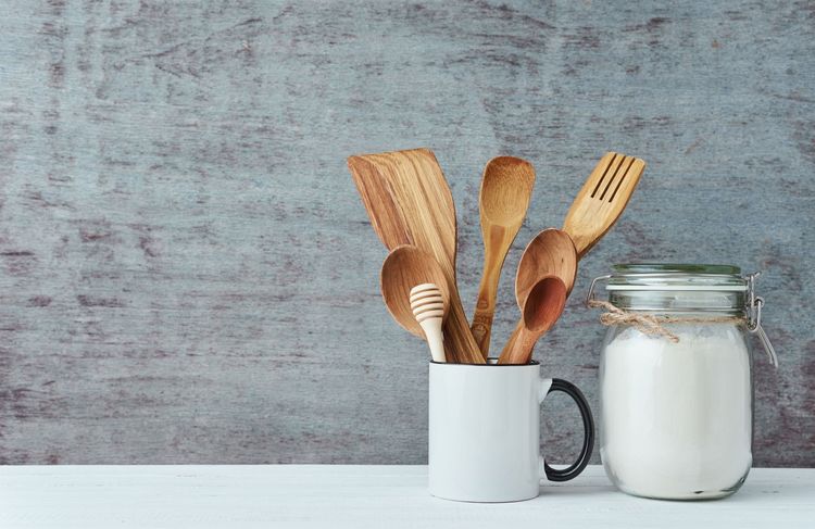Comment bien nettoyer les ustensiles en bois ?
