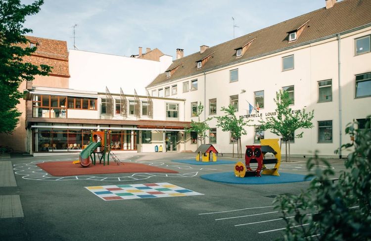 #Metoo école : à Paris, des femmes dénoncent des violences sexuelles commises par leur instituteur de CM2