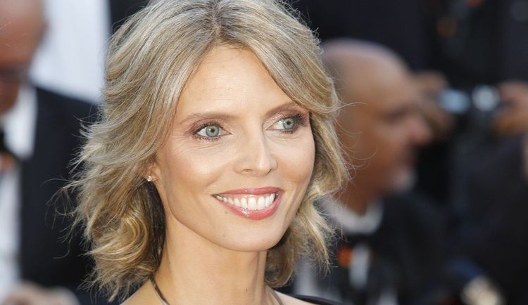 Miss France : scandale des candidates fricotant avec des jurés aux toilettes en plein concours