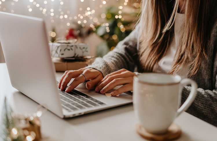L’édito de ELLE : comment (bien) couper pendant les fêtes, selon Dre Aga ?