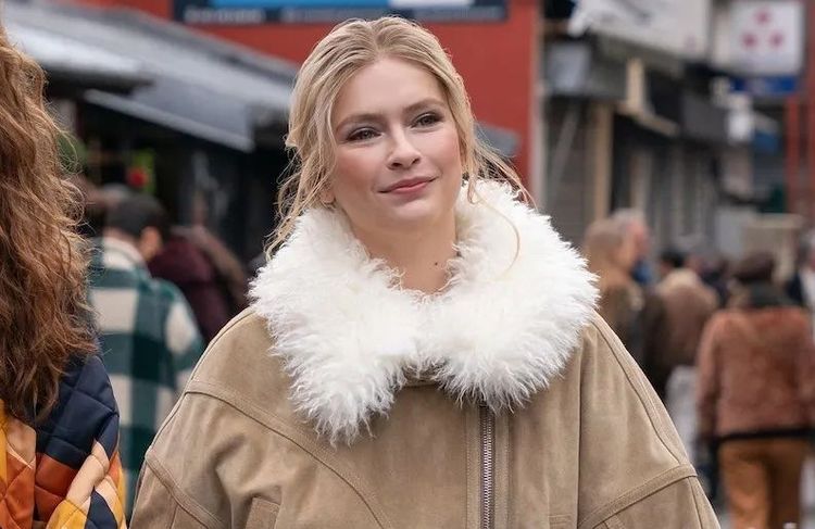 Camille Razat ( « Emily in Paris ») met cette jeune marque française à l'honneur