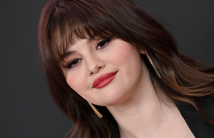 Selena Gomez craque pour cette coiffure bouffante des années 60