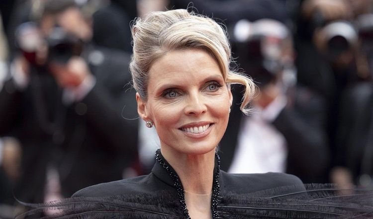 Des fétichistes ? "Oui, un peu" : Sylvie Tellier (47 ans) évoque sans honte la demande particulière qu'on lui a faite