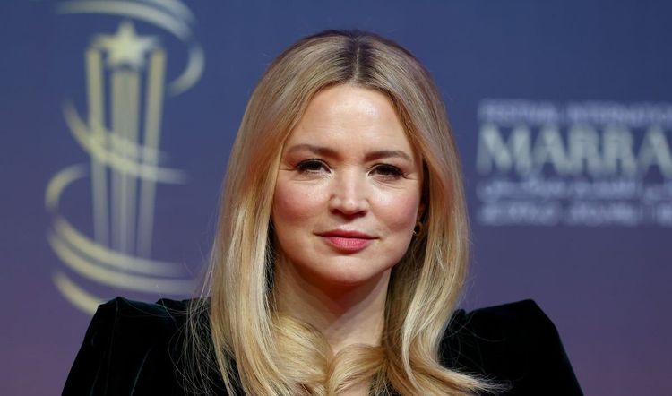 Après avoir été au lit avec lui, Virginie Efira se lâche sur Pierre Niney : "J'étais morte de rire"