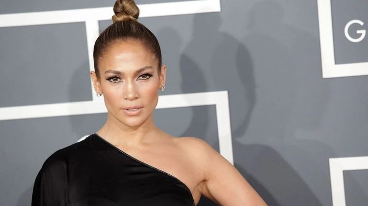 Jennifer Lopez toujours aussi sexy à 56 ans : nouvelle égérie d'Intimissimi, elle enflamme la toile avec un affriolant ensemble