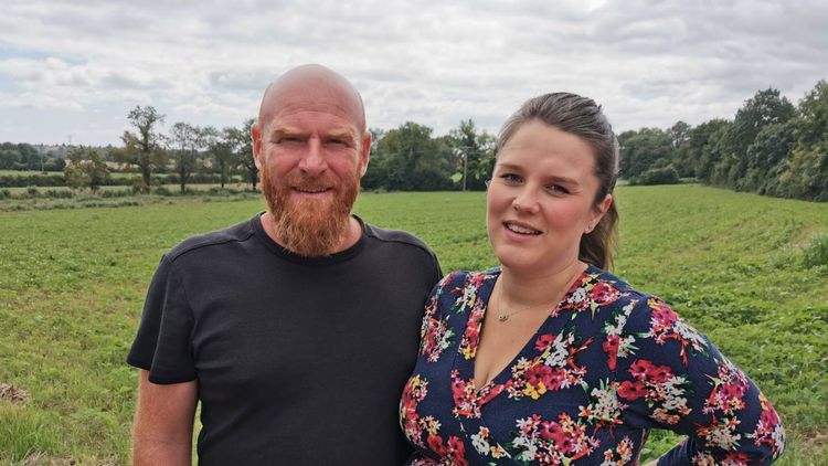 Lucile (L'amour est dans le pré) se confie sur ces photos de ses enfants qu'elle "refuse de montrer" pour les protéger