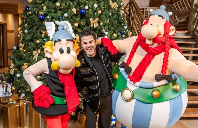 Pierre Niney, Jamel Debbouze, Géraldine Nakache… Les stars profitent du Parc Astérix en attendant Noël