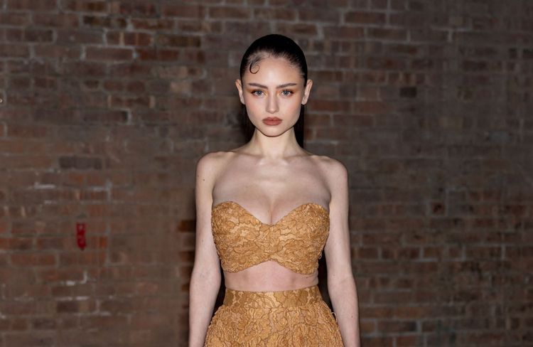 Leni Klum : en bustier et jupe en dentelle, elle fait rimer élégance et sensualité au défilé Michael Kors