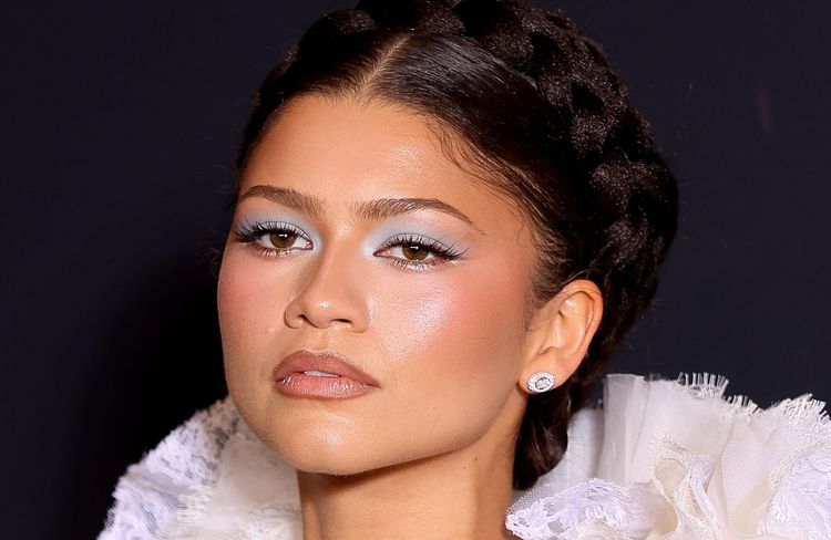Cette teinte de fard à paupières adoptée par Zendaya sublime les yeux marron