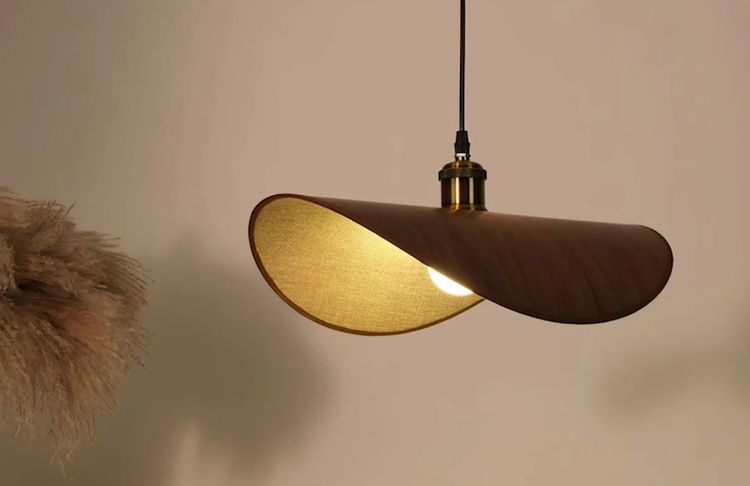 Cette suspension « glossy » attire tous les regards : le DIY à tester