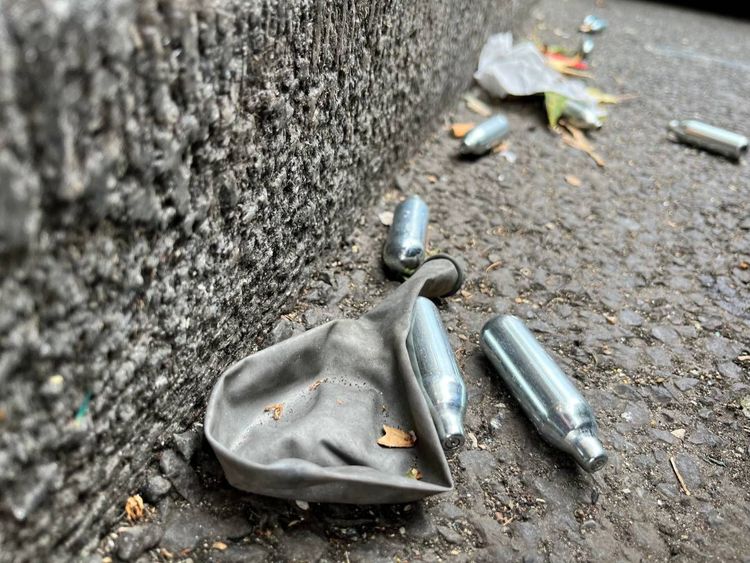 Protoxyde d’azote : hausse alarmante des intoxications, des nouveau-nés touchés pour la première fois