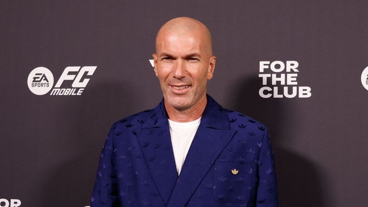 Zinédine Zidane boycotté par une légende du football français : “Il ne peut pas être sélectionneur des Bleus”