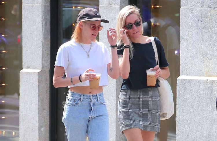 Qui est Dylan Meyer, la compagne de Kristen Stewart ?