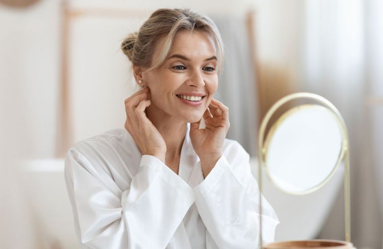 Selon les dermatologues, voici les nutriments indispensables pour la peau après 40 ans