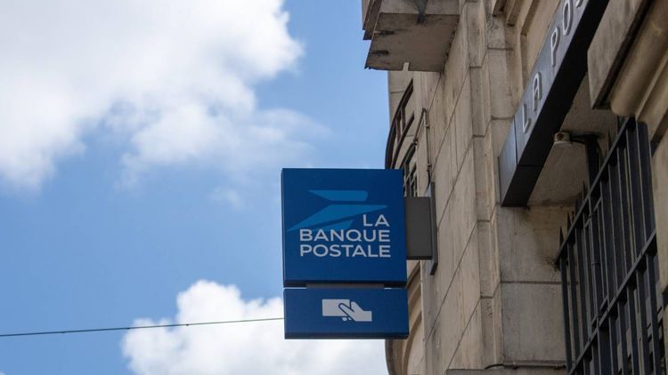 « La seule banque des exclus » : Comment La Banque Postale veut maintenir sa présence sur le territoire
