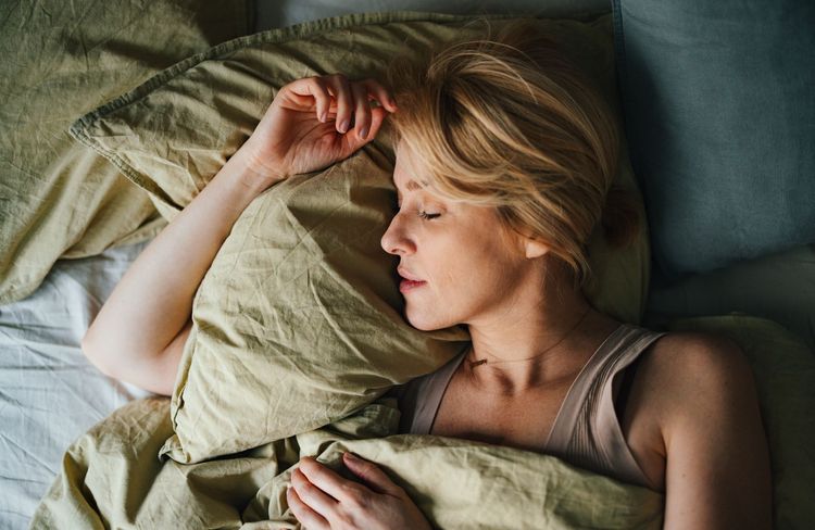 Ménopause et insomnie : 7 conseils d’experte pour mieux préparer sa nuit