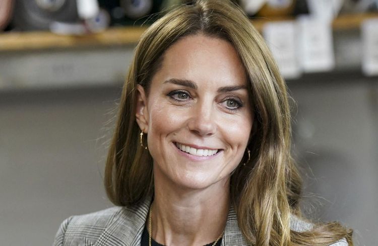 En 15 secondes, Kate Middleton se fait un chignon ballerine sans élastique qui enflamme les réseaux