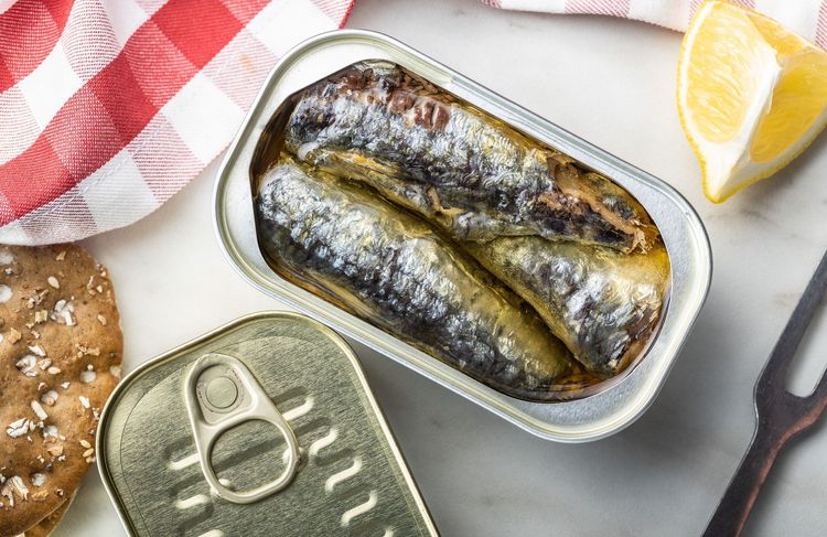 Faut-il jeter l’huile des sardines ?