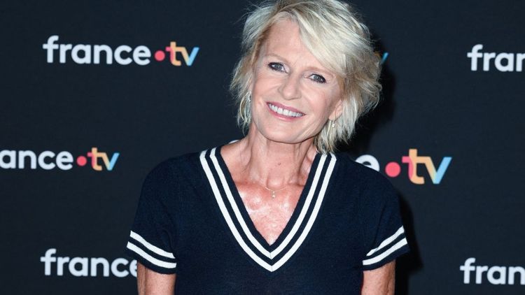 Sophie Davant cash sur sa pratique de la chirurgie esthétique : “Quand je suis ressortie, c’était catastrophique”