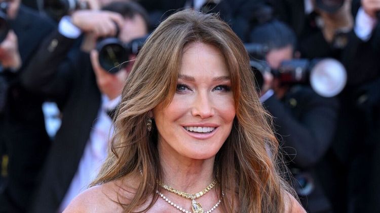 Après sa tromperie, Carla Bruni compagne de Sarkozy balance : “J’ai eu beaucoup d’amants”