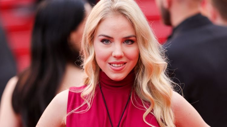 Maria Carolina de Bourbon des Deux-Siciles rayonne à Chantilly sur fond de tensions entre Jordan Bardella et Kylian Mbappé