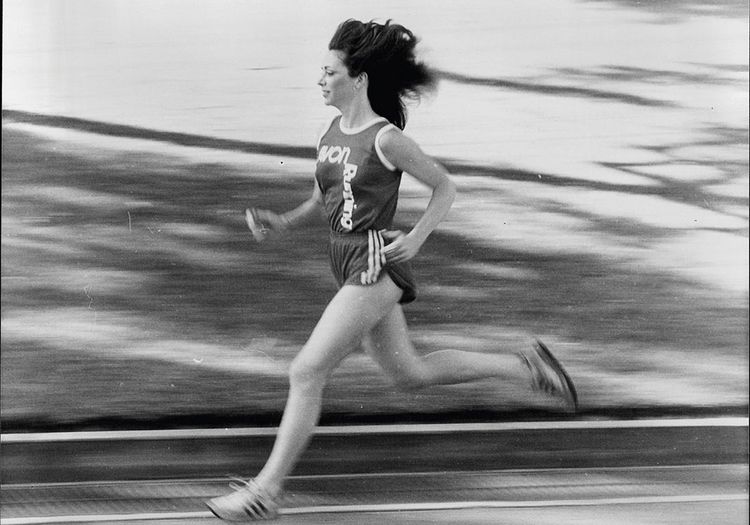 Kathrine Switzer : comment est-elle devenue la première femme à courir un marathon officiel