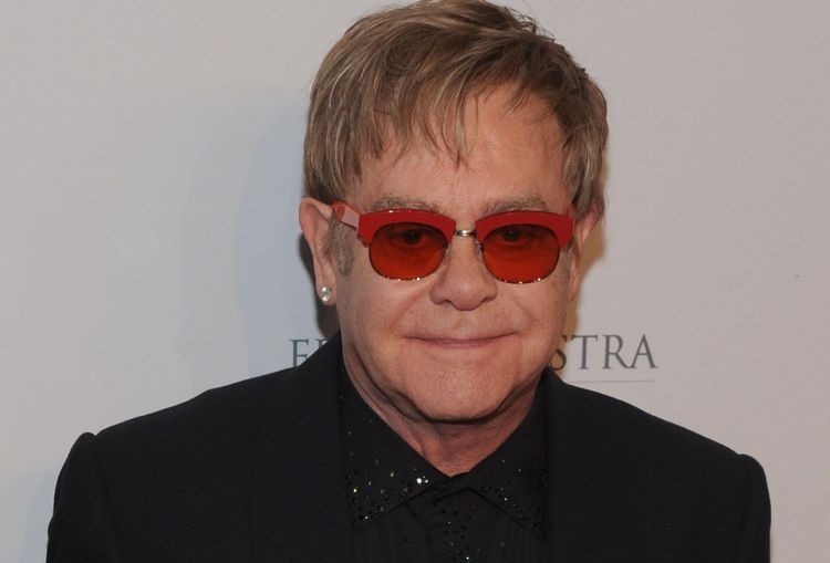 "Je ne vois pas mes fils" : Elton John fait de bouleversantes confidences sur sa maladie