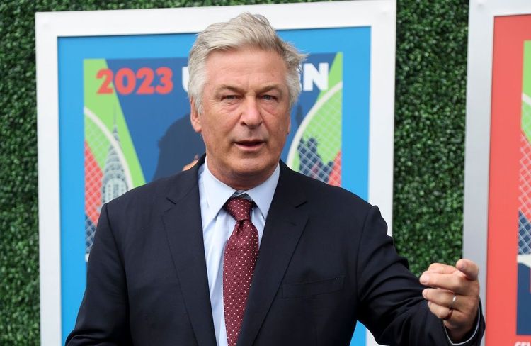 Tir mortel d’Alec Baldwin : le procès de l’acteur annulé pour vice de procédure